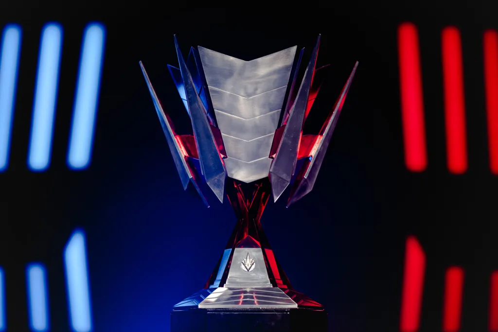 CBLOL apresenta novo troféu do campeonato