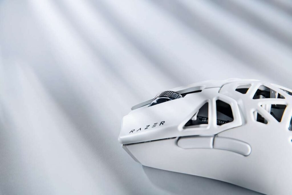 Razer apresenta versão branca do mouse Viper Mini Signature Edition, grande destaque é o desempenho