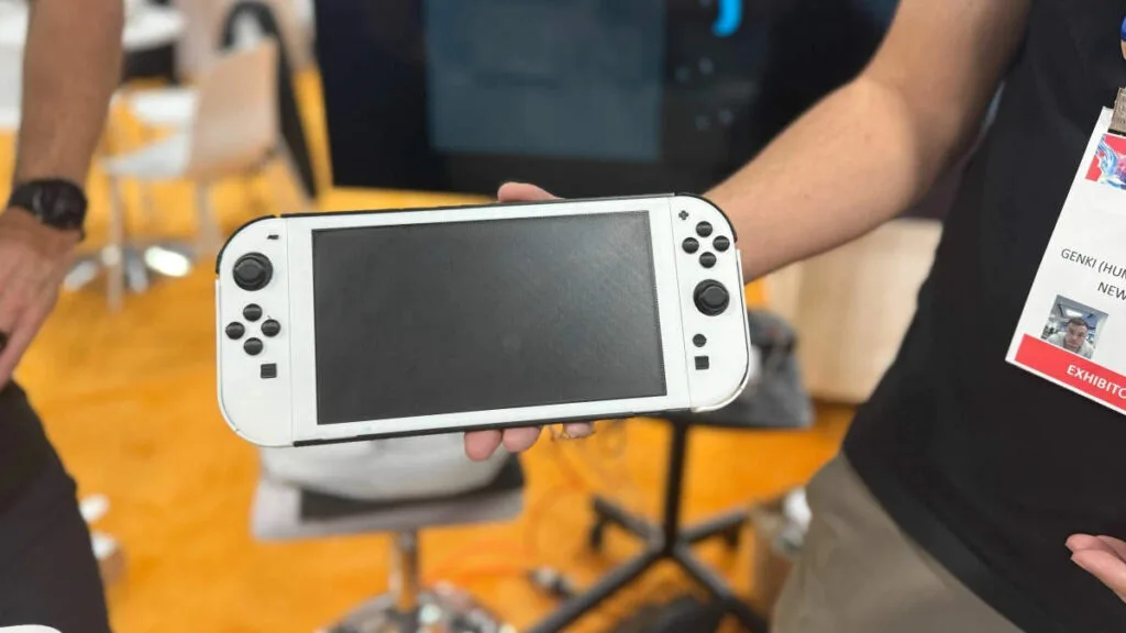 Uma 'réplica do Nintendo Switch 2' está sendo exibida a portas