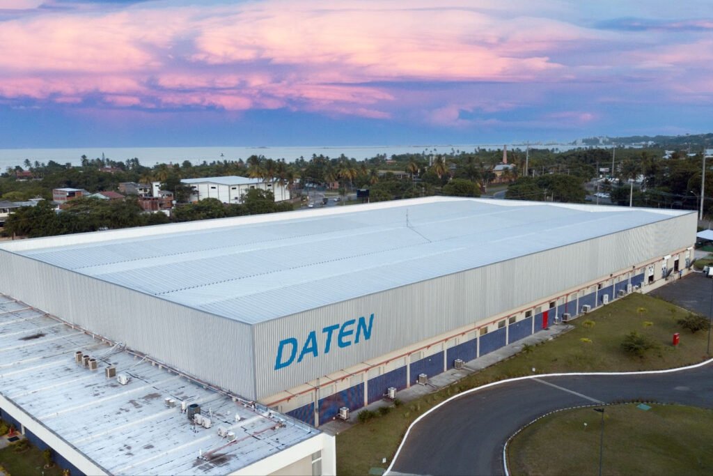 A marca tem fábricas em Ilhéus e em Manaus e mais de mil assistências espalhadas por todo Brasil